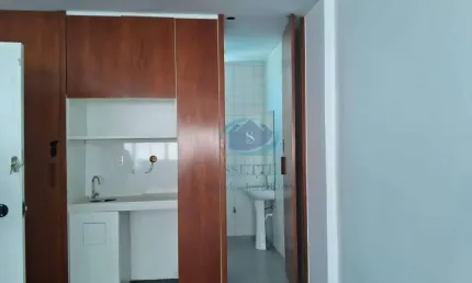 Sala comercial de 62m² localizado na avenida paulista,com copa e 2 banheiros,aceita proposta,excelente localização fácil acesso metrô brigadeiro.