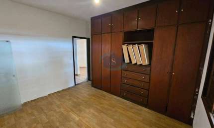 Casa Térrea com 3 dormitórios,sala,cozinha,área de serviço,edícula,quintal,terraço,2 vagas,aceita proposta.