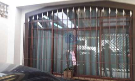 Sobrado com 3 dormitórios,1 suíte,sala 2 ambientes,cozinha,.4 banheiros,entrada lateral,2 vagas cobertas,edicula,aceita proposta.