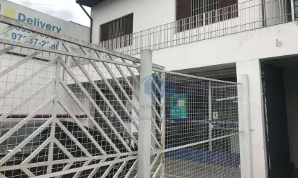 Loja com salão comercial em terreno de 10 x 32 metros,em excelente localização,aceita proposta.