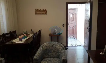 Terreno com 2 casas em bom estado,excelente para investimento ou moradia,fácil acesso ao metrô sacoma,aceita proposta e permuta por apto até 300 mil r