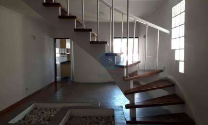 Sobrado triplex com 3 dormitórios,1 suíte,sala 2 ambientes,2 vagas,entrada lateral,salão de festas,churrasqueira,piscina,aceita permuta e proposta.