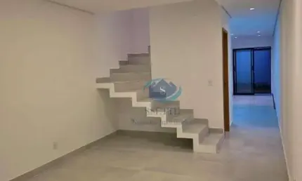 Sobrado novo a venda com 3 dormitórios, sendo uma suíte, na Vila Gumercindo