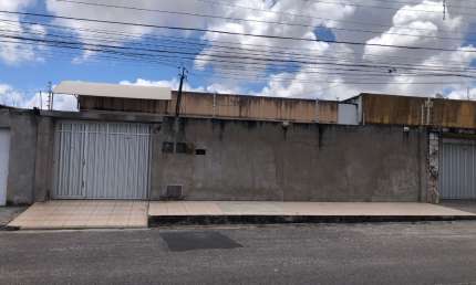 Casa com 4 quartos à venda na Rua Jorge Acúrcio, Parreão, Fortaleza