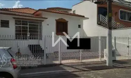 Linda Casa a Venda de 200m² com 2 suítes, 3 vagas, Ótima Localizacão , ao lado da Padaria  Paris em