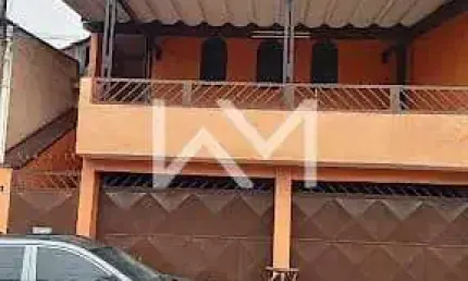Sobrado á venda com 220 m2, 2 dormitórios , varanda com espaço para churrasqueira, ar condicionado,