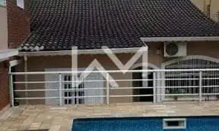 Casa Térrea com 3 dormitórios, sendo 1 suíte, 4 vagas e piscina em Jardim São Judas Tadeu  -  Guaru