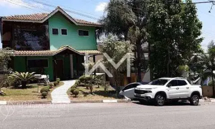 Sobrado em Condomínio Fechado  com 4 dormitórios, área gourmet, piscina, segurança e ótima localiza