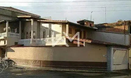Sobrado para renda com 2 moradias e um salão comercial em Conjunto Inocoop-bonsucesso  -  Guarulhos