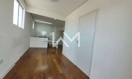 Kitnet à venda, 31m2, varanda com vista livre, toda envidraçada, piso tábua, porcelanato  Jardim Ad