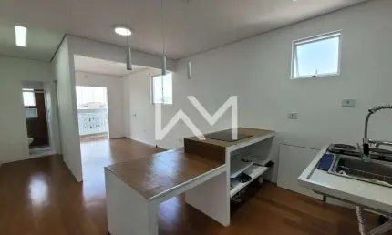 Kitnet à venda, 31m2, varanda com vista livre, toda envidraçada, piso tábua, porcelanato  jardim ad