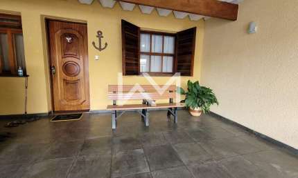 Aconchegante Casa térra à Venda, 2 quartos, rua particular, 2 vagas de garagem  ótima localização J
