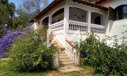 Charme e Natureza: Casa à Venda em Roseira - PARQUE PETRÓPÓLIS, Mairiporã - Seu Refúgio Verde à sua