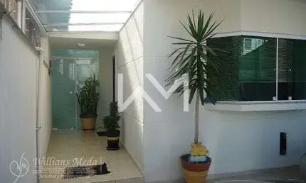 **Oportunidade Única! Sobrado Recém-Reformado em Localização Privilegiada no Jardim Toscana  -  Gua