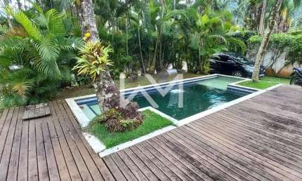 Sofisticada  Casa á Venda  com 5 suítes , 480m²,  Condomínio fechado no Paraíso de Toque Toque Pequ