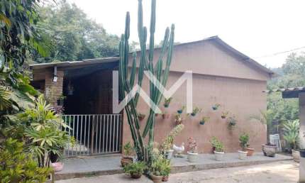 Oásis de Tranquilidade: Encante-se com Este Espaçoso Imóvel na Zona Rural, a Passos do Lago Água Az