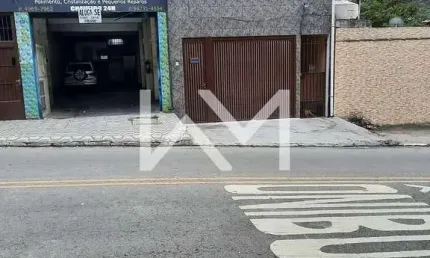 Casa para venda com 250 metros de terreno, 5 dormtórios, 3 vagas de garagem , ótima localização , J