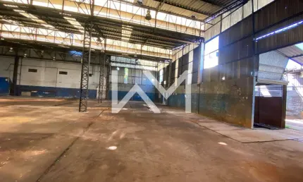 Galpão comercial à venda com 200m²  numa área total de 480m² a poucos metros da Rodovia Presidente