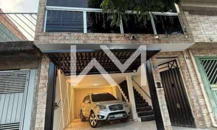 Maravilhosa Casa à venda com 3 dormitórios, sendo 1 suíte, 2 banheiros, 2 vagas de garagem, 125m²,