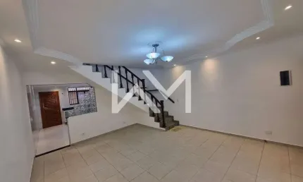 Excelente Sobrado com 2 Dormitórios, Área Gourmet Completa e 2 Vagas de Garagem na Vila Galvão, Pró