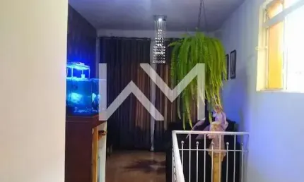 Casa à Venda no Jardim Divinolândia, Guarulhos/SP | Imóvel com 3 casas bem divididas e ótima locali