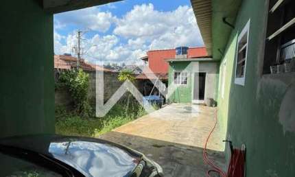 Casa térrea à venda com 257m² de área, com 3 dormitórios, 5 vagas e salão comercial - Jardim Adrian