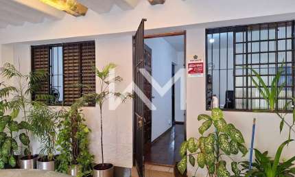 Casa à venda próximo ao Shopping Maia | 3 quartos, suíte, edícula, garagem ampla, localização privi