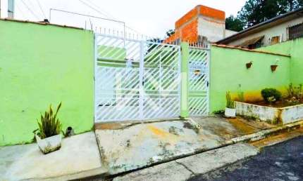 Casa à Venda em Gopoúva, Guarulhos (SP) são 2 casas, Excelente Localização e Espaço Amplo!