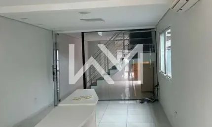 Sobrado para venda e locação com 3 suites, cozinha com planejados, ar condicionado e 3 vagas de gar