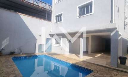 Sobrado à venda, com 5 quartos, 3 suítes, área gourmet com piscina e churrasqueira - Jardim Adriana