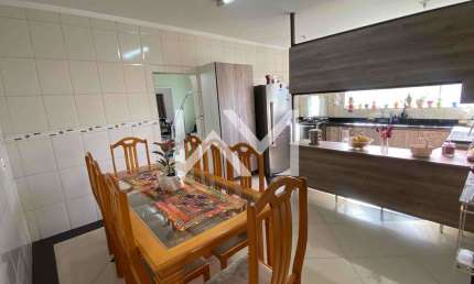Sobrado em terreno com 360m² com mais 3 casas, excelente localização no Jardim Vila Galvão, Guarulh