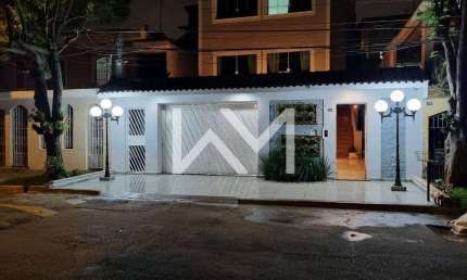 Sobrado para alugar com 4 quartos, 3 salas, sistema de câmeras e salão comercial com fino acabament