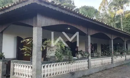 Excelente Chácara à venda com 4 dormitórios, 3 banheiros, 10 vagas de garagem, 404m² , Chácaras Cop