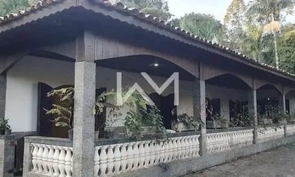 Chácara para venda com 7.000 m², 4 dormitórios e com pomar em Chácaras Copaco - Arujá, SP