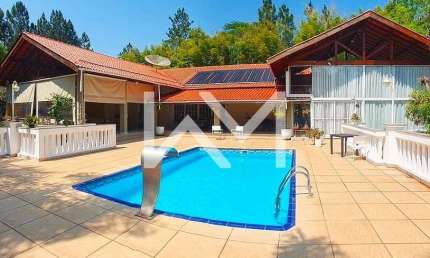 Oportunidade a venda de Sítio 36.000 mts, casa Sede com 5 quartos e casa de caseiro, área verde e P