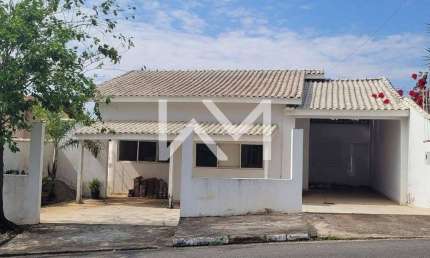 Casa térrea com 306m² de terreno, com 3 quartos, piscina e 4 vagas de garagem -  Cidade Jardim, Bra