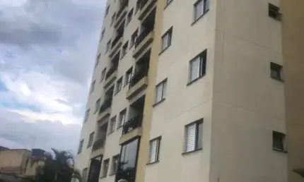 Apartamento com sacada 3 quartos, 1 vaga localizado no jardim castelo/ cangaíba