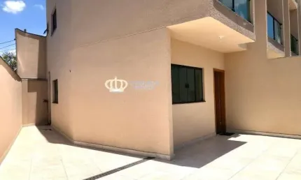 Sobrado com corredor lateral , espaço gourmet e 2 vagas de garagem, bairro patriarca sp.