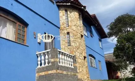 SOBRADO COM 3 DORMITORIOS E 3 VAGAS PROXIMO AO METRO!