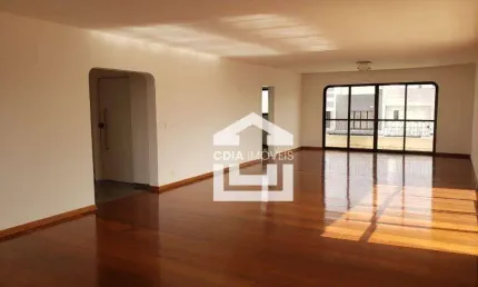Cobertura para venda e locação com 6 suítes, 6 banheiros e 6 vagas de garagem. Localizado no Alto da Boa Vista.