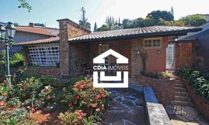 Casa residencial à venda com 3 dormitórios sendo 1suíte, 4 banheiros e 2 vagas, localizado no Sumaré.