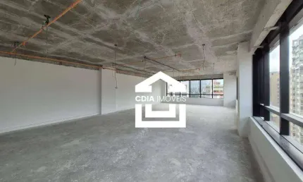 Conjunto comercial para locação com 2 vagas de garagem, localizado em pinheiros.