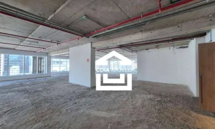 Conjunto comercial em vão livre com 467 m², 6 banheiros e 8 vagas de garagem, localizado em Pinheiros.