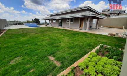 Casa financiável á venda em Terra Preta - Mairiporã.