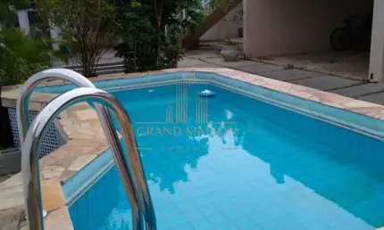 Casa à venda  em condomínio com piscina no Jardim Excelsior