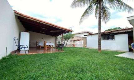 Casa com 4 quartos à venda, 211 m² por R$ 570.000 - Santa Mônica - Uberlândia/MG