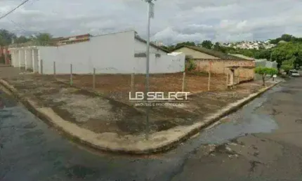 Terreno de esquina no bairro cidade jardim com 360 metros quadrados.