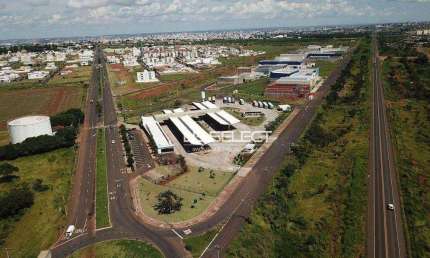 Terreno no bairro do Novo Mundo na beira da rodovia com 1.200 metros quadrados.