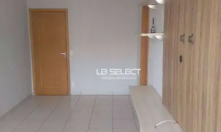 Apartamento no bairro Roosevelt com dois quartos e banheiro social.