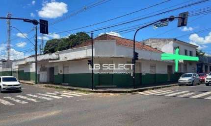 Terreno de esquina no bairro Brasil com 1100 metros quadrados.